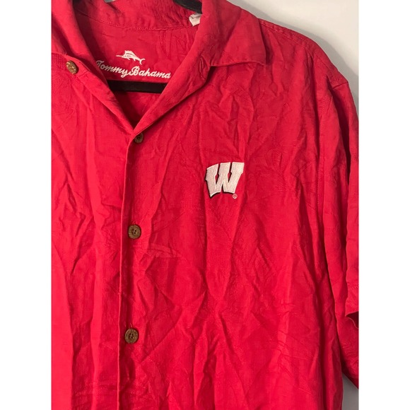 Tommy Bahama Red Silk Wisconsin Badgers Hawaiian Shirt Men's S/P - Picture 2 of 8